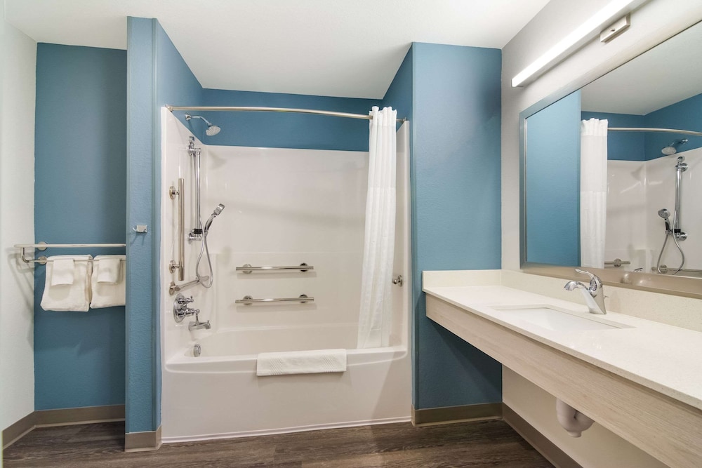 WoodSpring Suites Morrisville - Raleigh Durham Airport 31/35