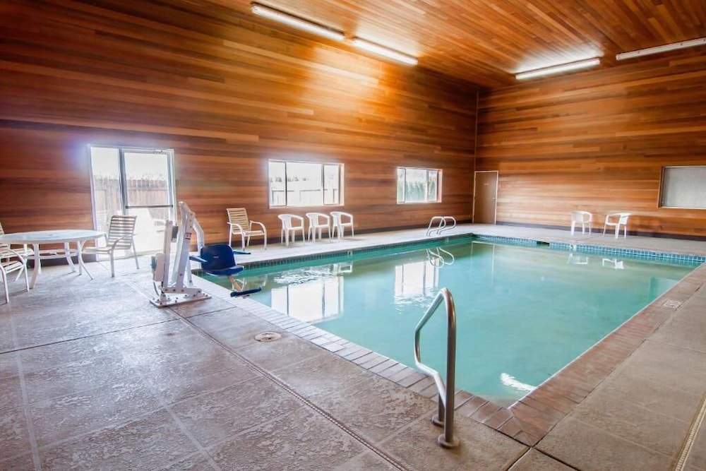 Bridgeway Inn & Suites Sublimity 24/41