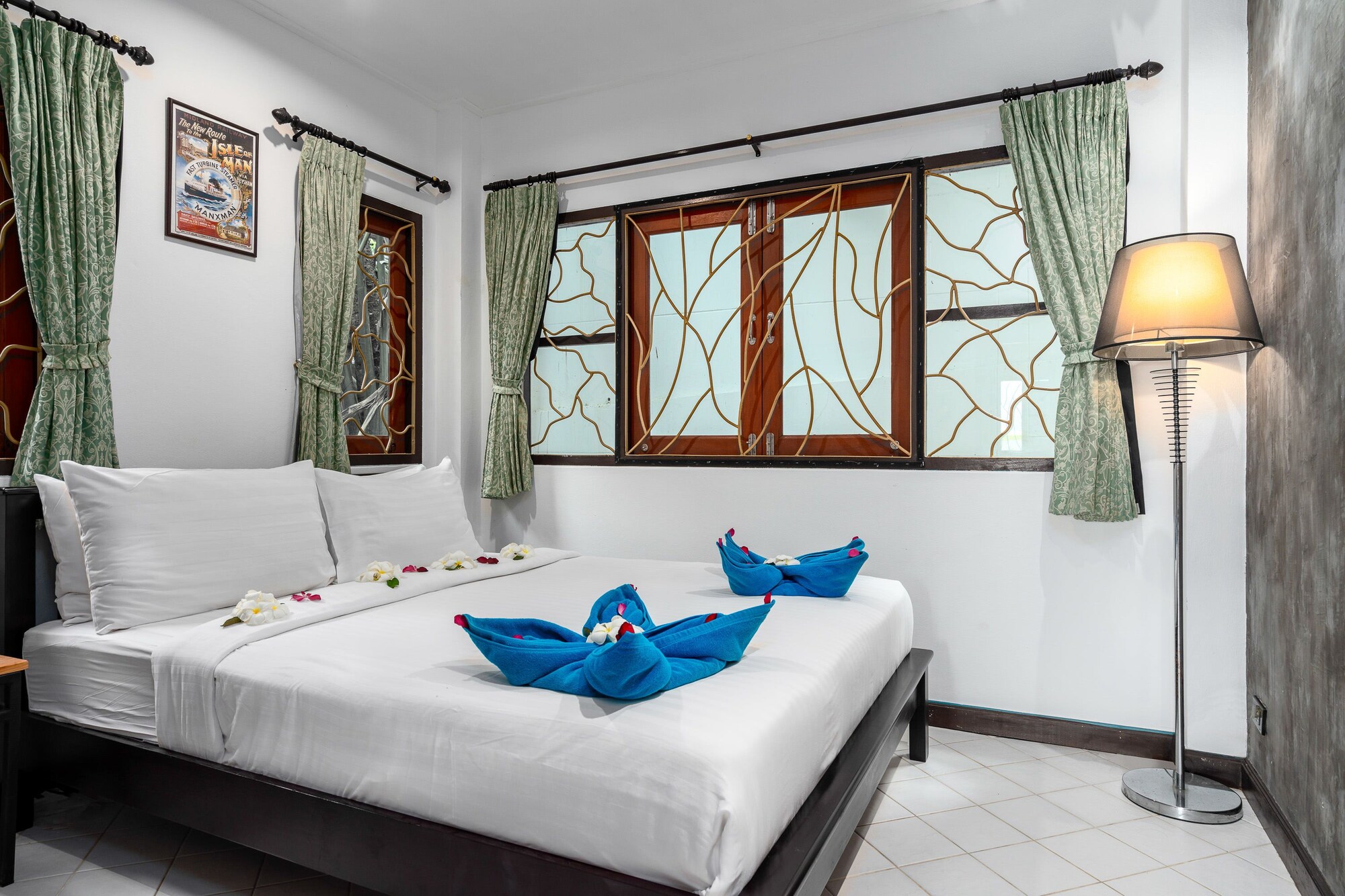 2 Bedrooms, Design, Apartment, King and Queen Bed, Lake View, Pool Access