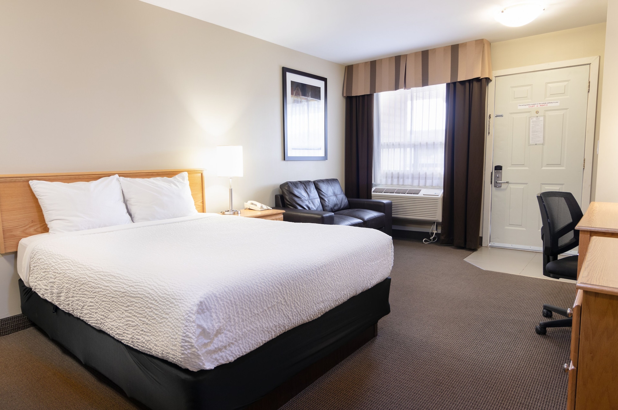 Room, Single, Queen Bed, Exterior Entrance