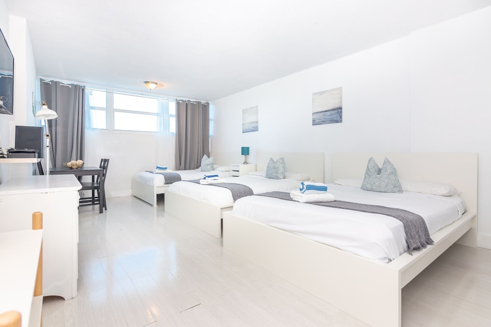 Exclusive, Studio, Suite, 3 Queen Beds