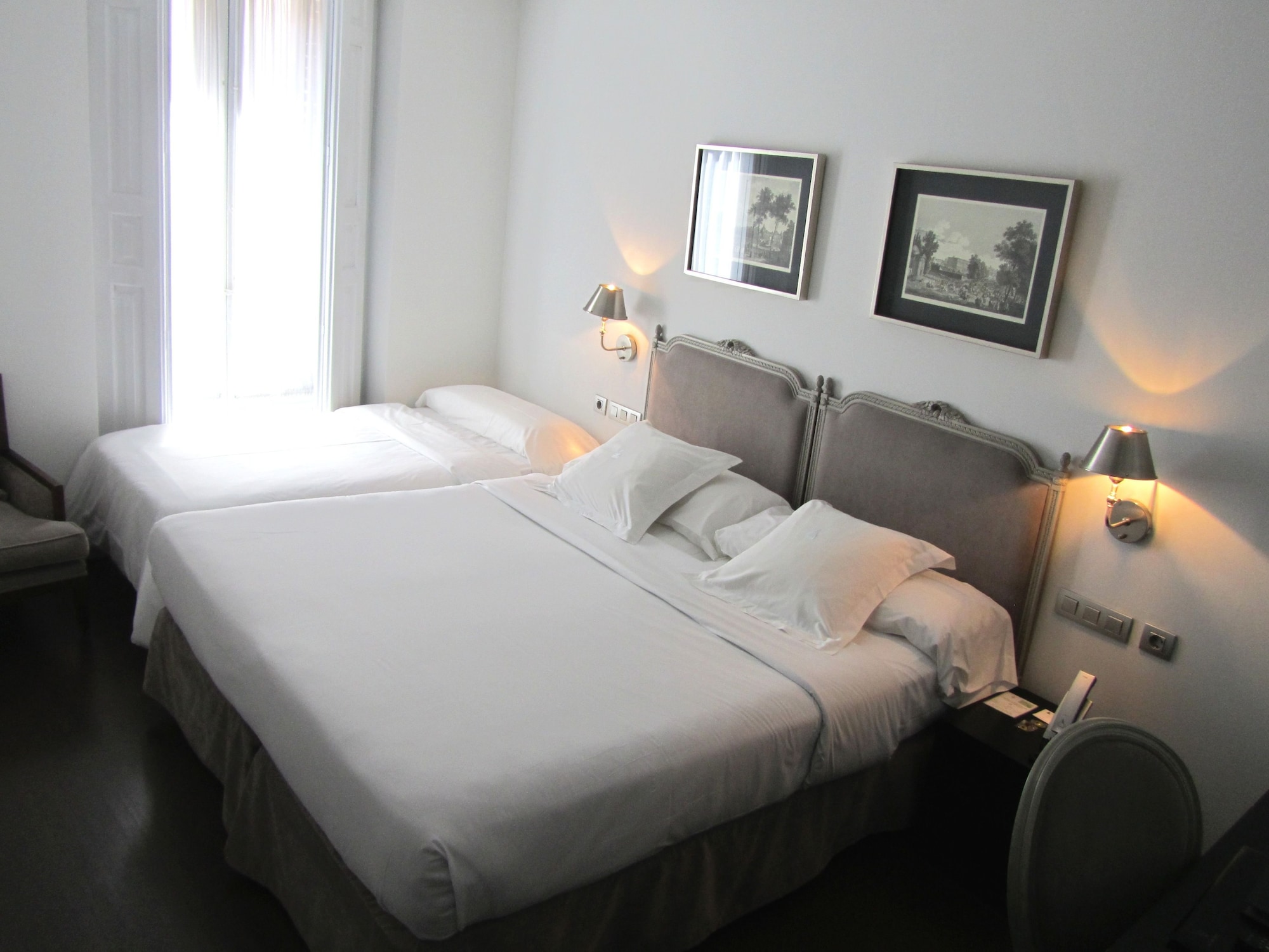 غرفة بسرير مزدوج وسرير فردي مع سرير إضافي، Meninas Hotel 2/4