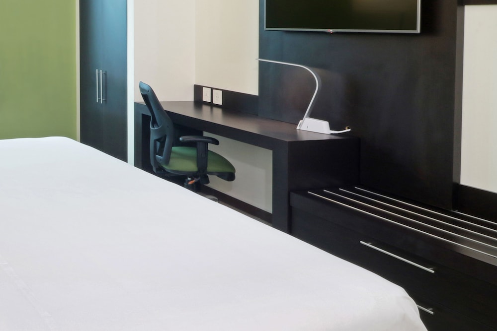 Holiday Inn Express Tuxpan 62/78
