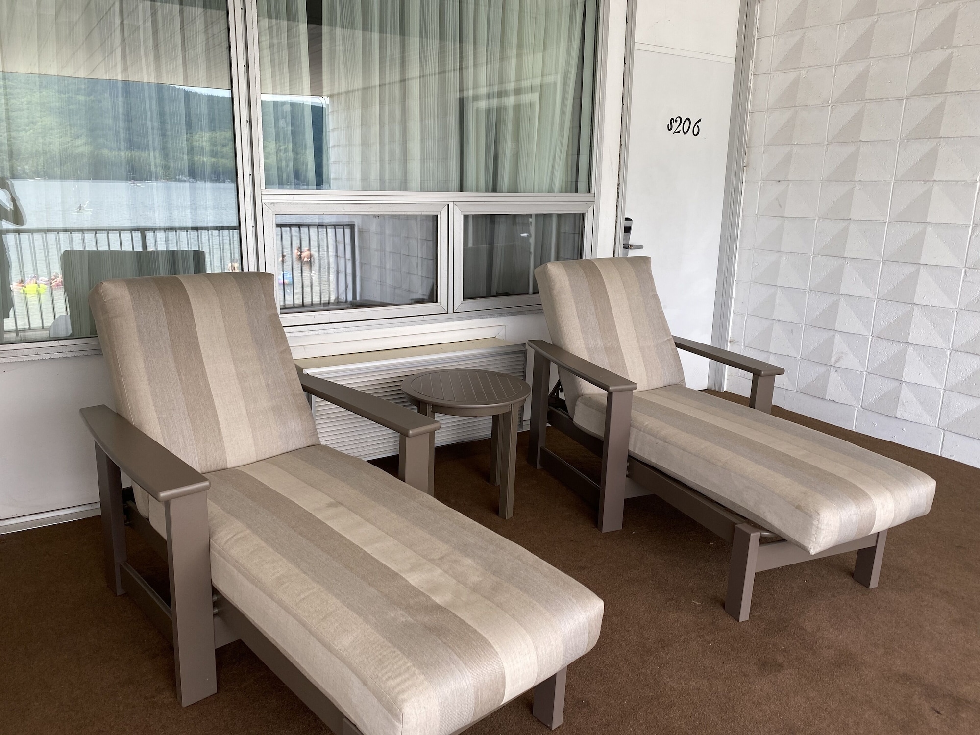 Room, King Bed, Lake Front, Sofa