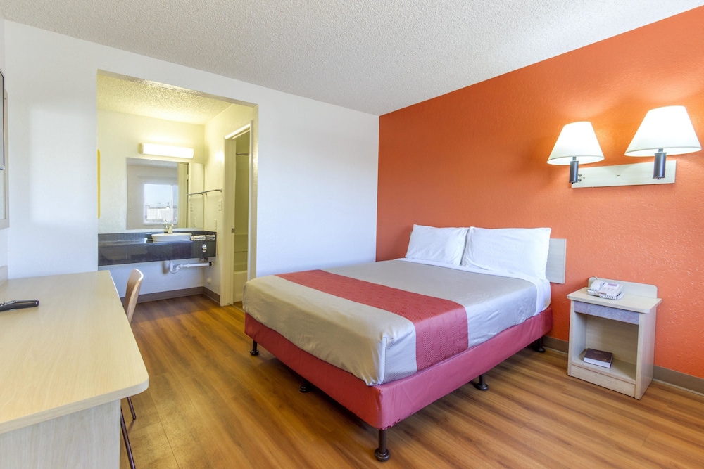 Motel6 Phoenix, AZ - Airport - 24th Street 16/39
