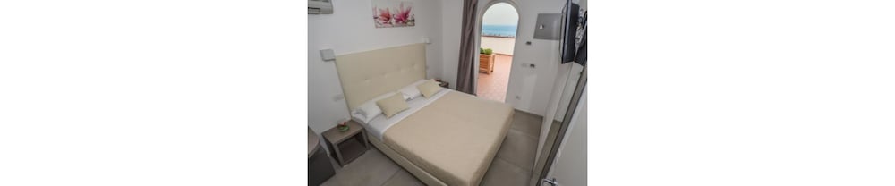 HOTEL AUGUSTEA 3/62