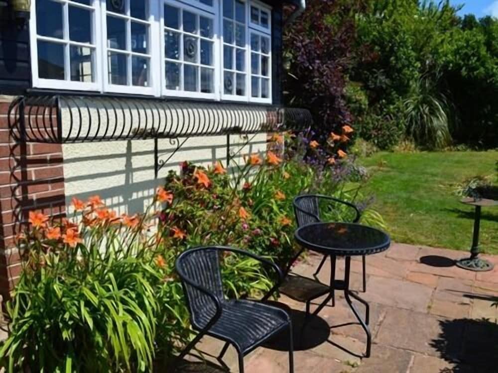 Burleigh House - Guest house 56/60