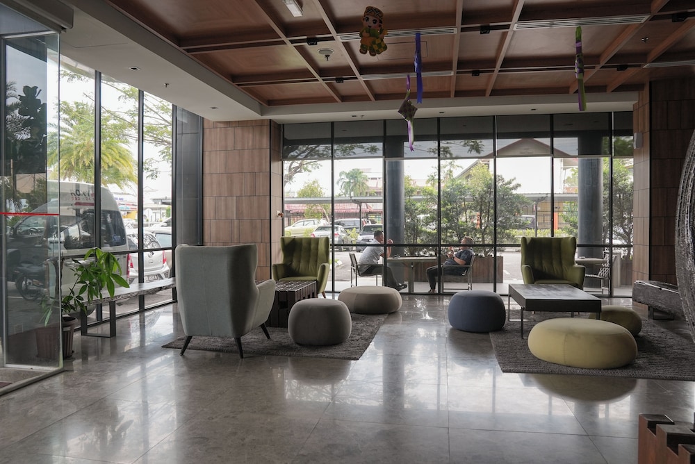 Roxy Hotel Apartment 42/58