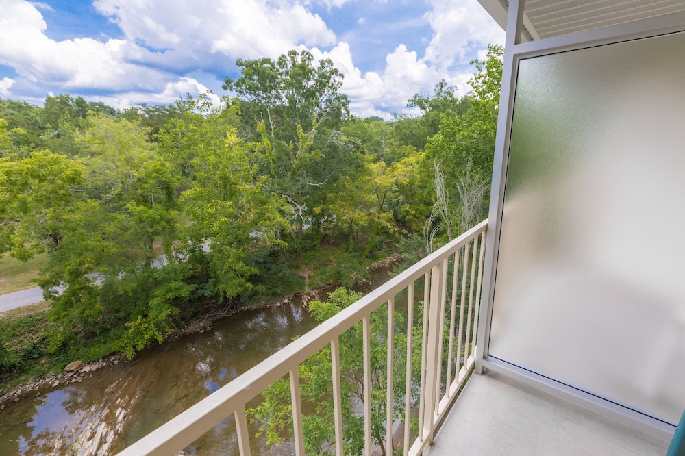 Twin Mountain Inn & Suites 70/71