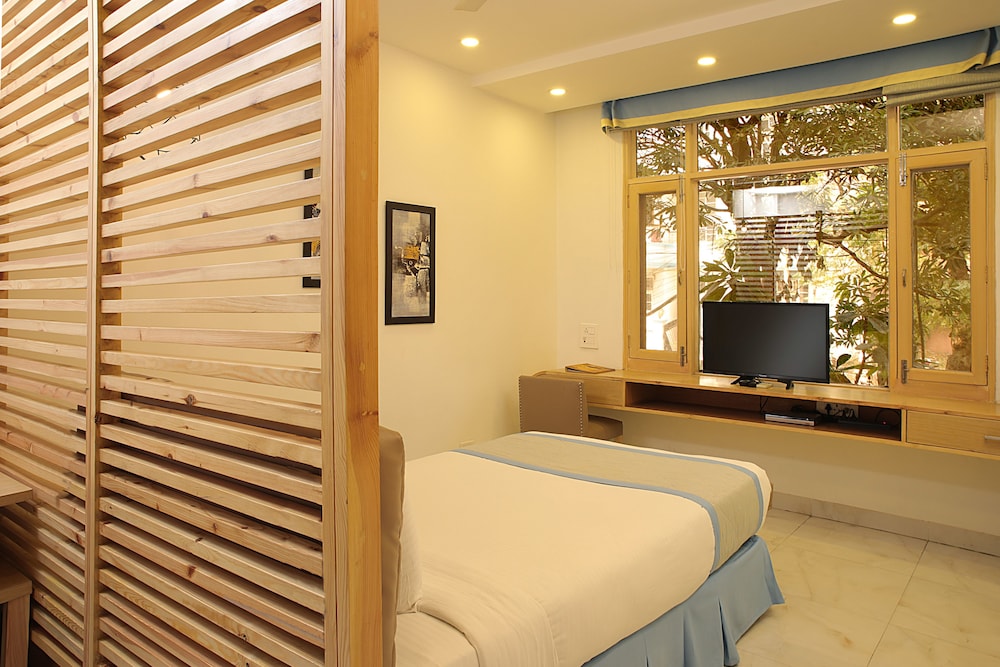 Ahuja Residency Gurgaon 33/70