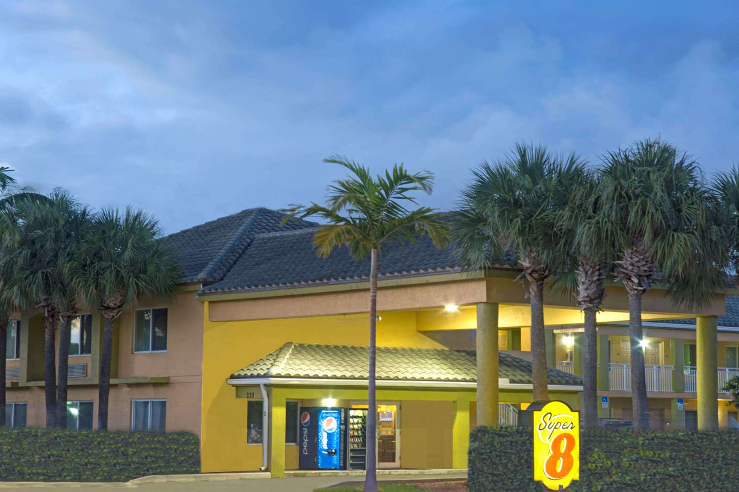Super 8 by Wyndham Dania/Fort Lauderdale Arpt 1/13