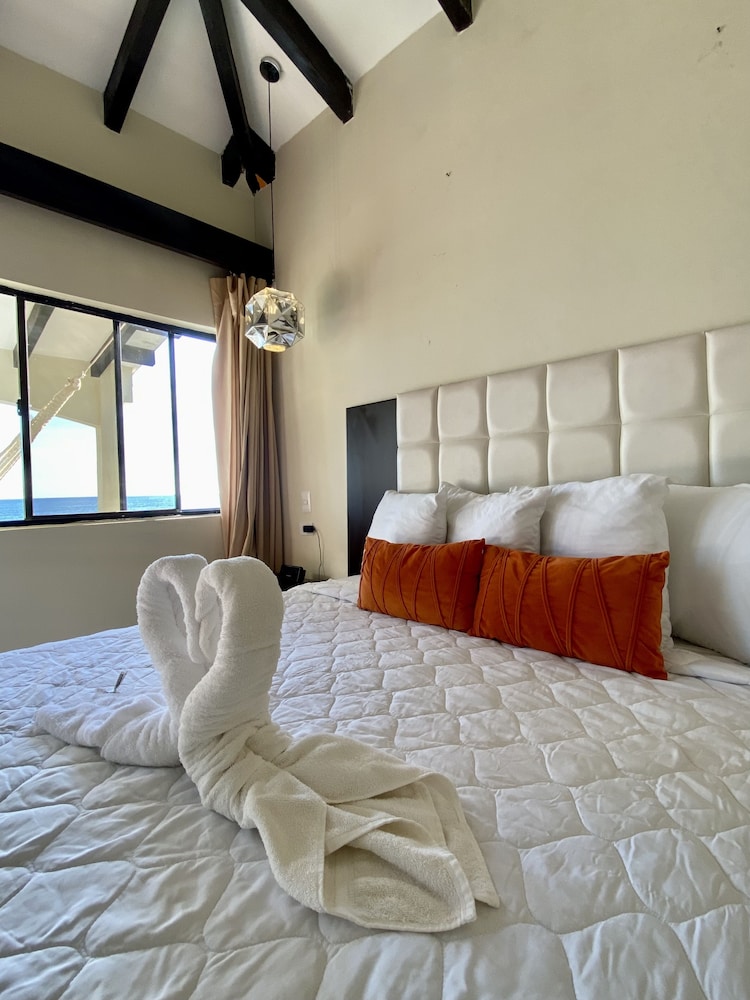 Vista Las Olas Surf Resort 4/30