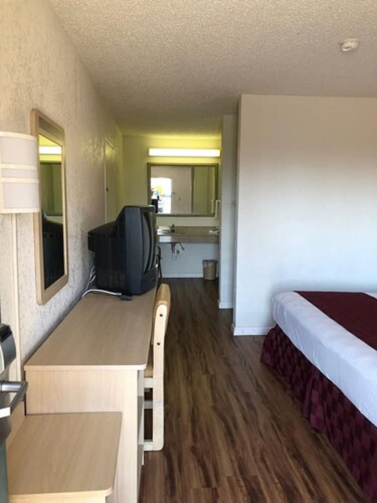 Delta Inn West Helena US 49 AR 18/30