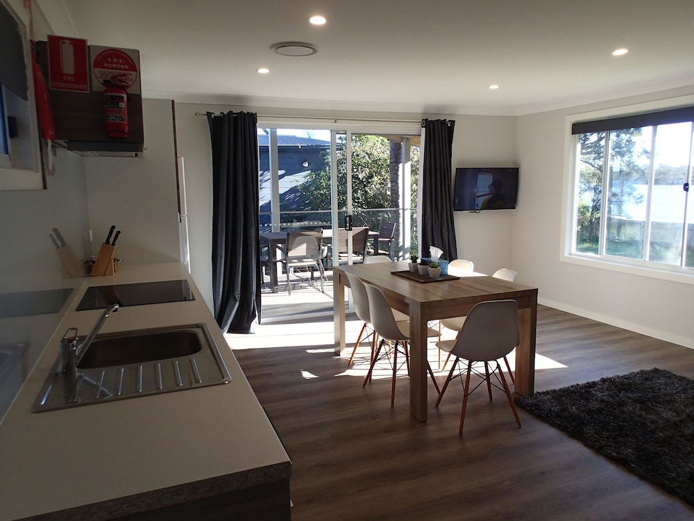 DUNGOWAN HOLIDAY ACCOMODATION 43/75