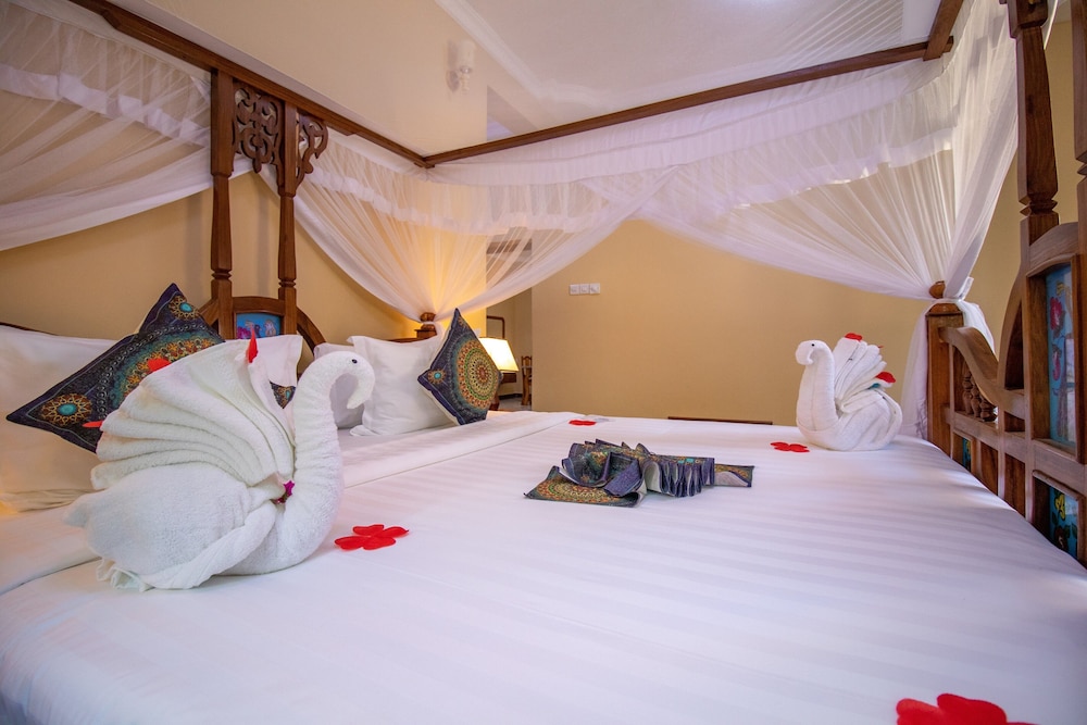 Sunny Palms Beach Bungalows 14/65