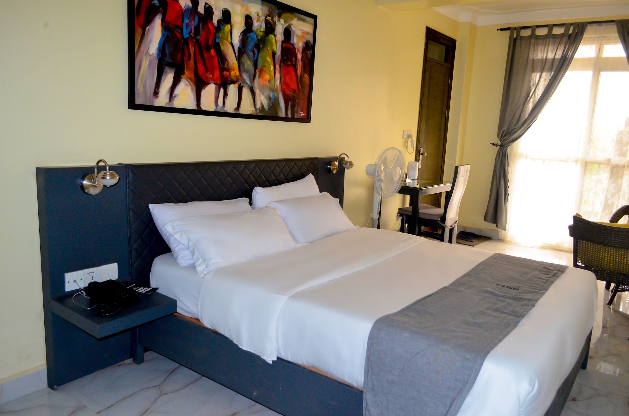 DELUXE, DOUBLE BED
