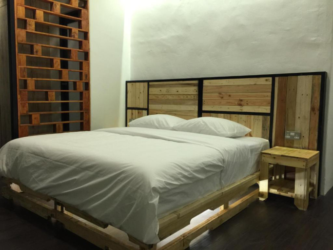 The Oikos Hotel 5/11