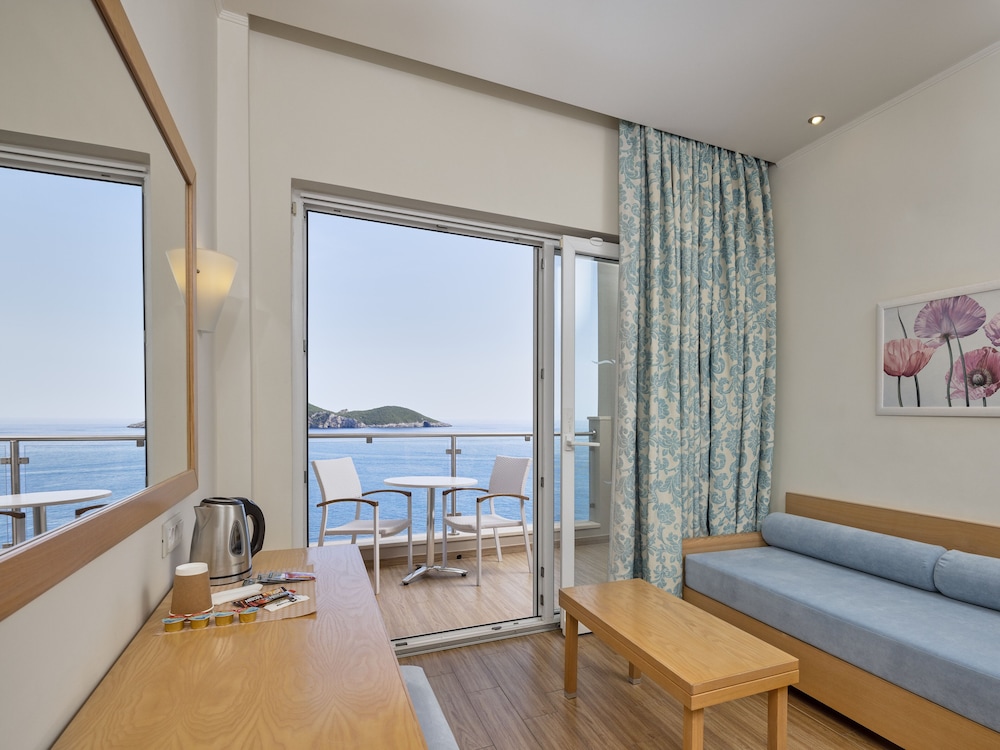 Akrotiri Beach - Adults Only 38/68