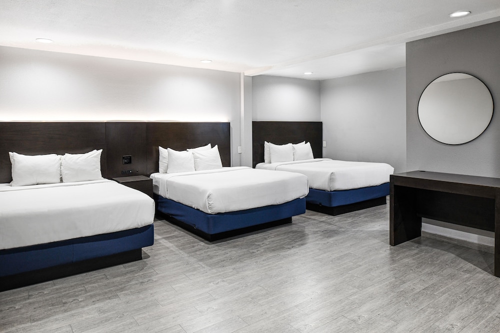 Hollywood Inn Express LAX 20/35