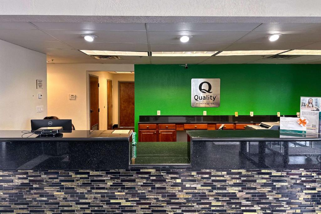 Quality Inn Inn Hazlehurst, MS 9/28