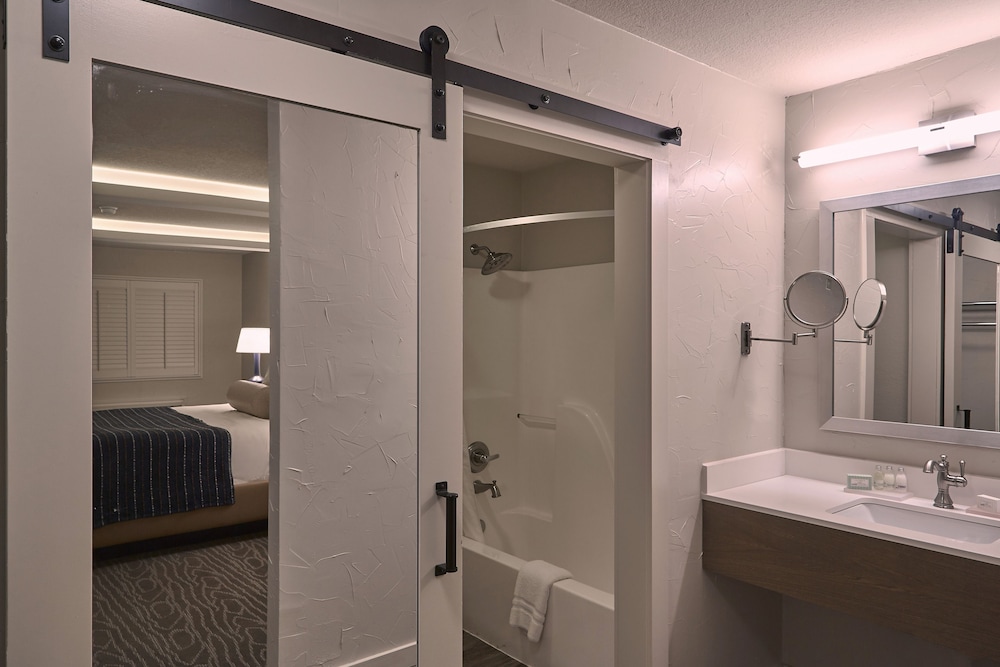 Fredericksburg Inn And Suites 51/53