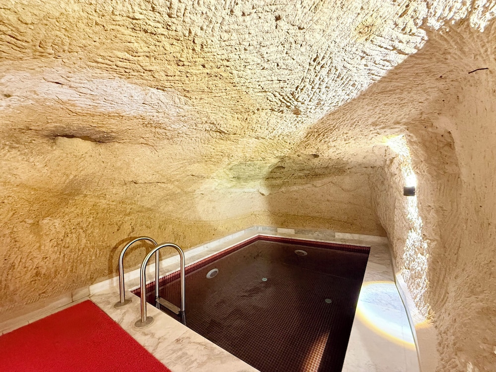 Crassus Cave Hotel 26/50