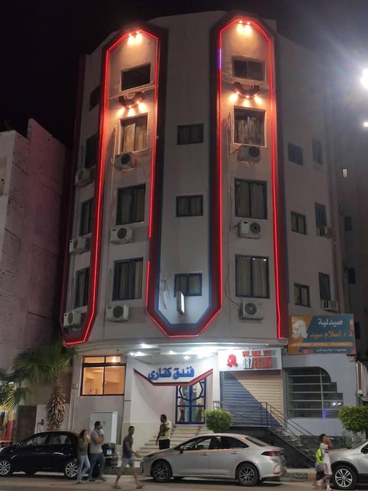 Canary Hotel 2/50
