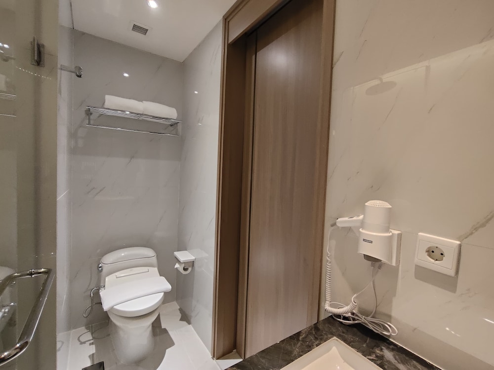 Grand Whiz Hotel Praxis Surabaya 34/43
