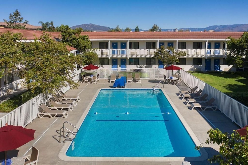 Motel6 San Luis Obispo, CA - South 48/51