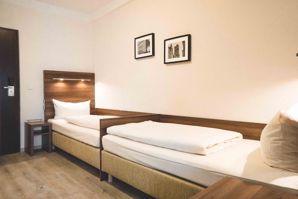 ECONOMY, TWIN BEDS