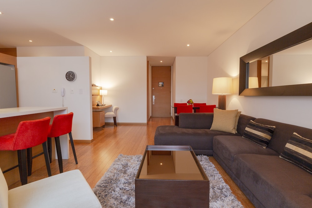 Hotel 93 Luxury Residences 45/69