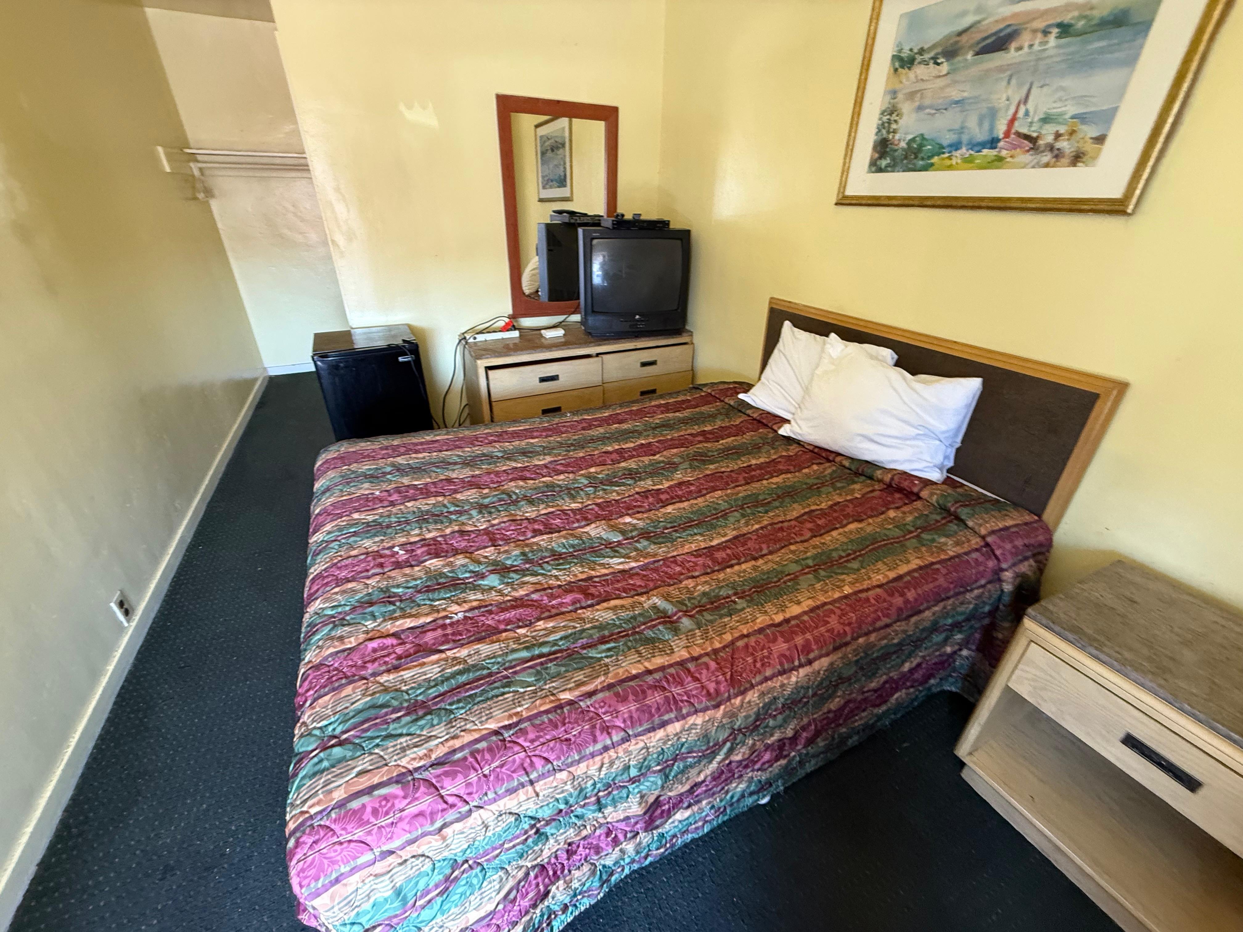 Discovery Inn Vallejo I 80 Near Napa CA 26/32