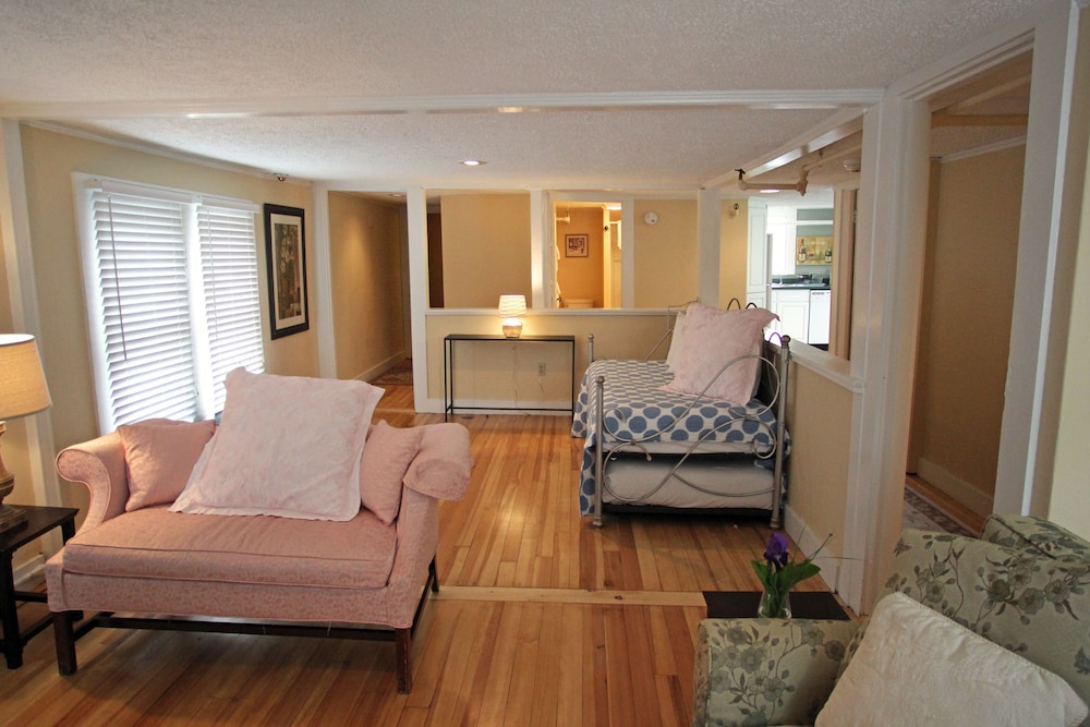 The Kennebunk Inn 30/50
