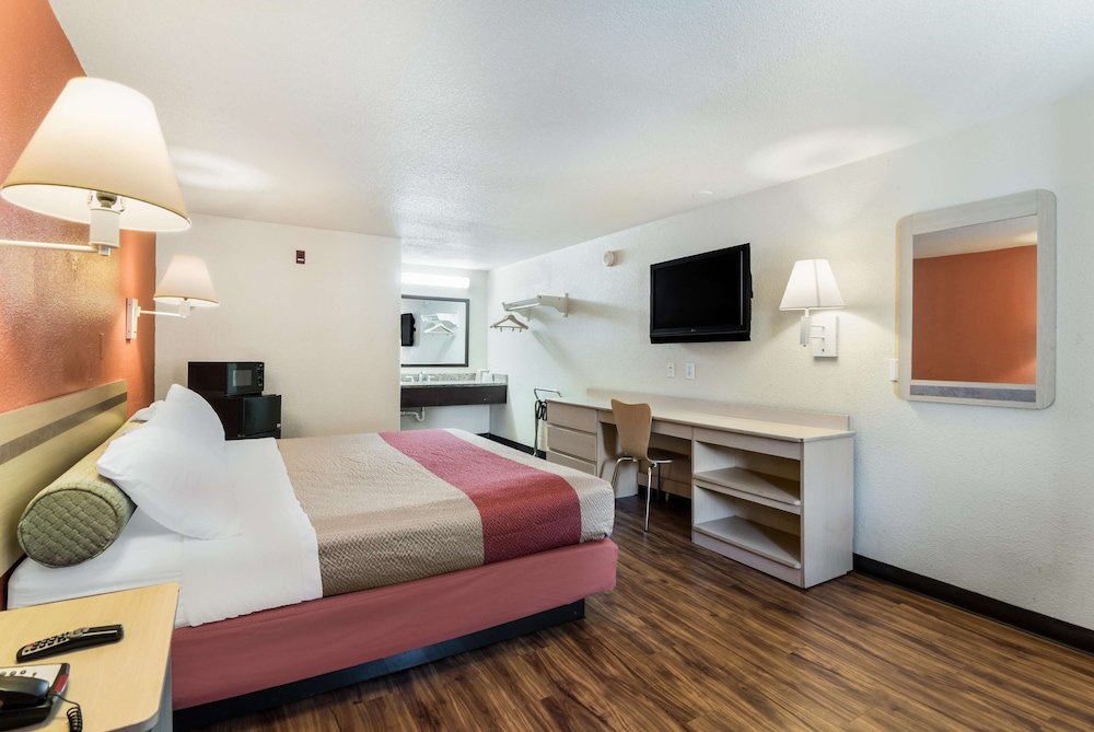 Motel6 Newport News, VA 17/38