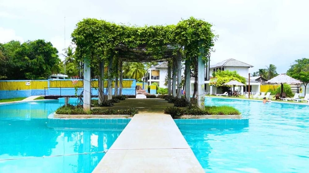 Amaluna Resorts 42/50