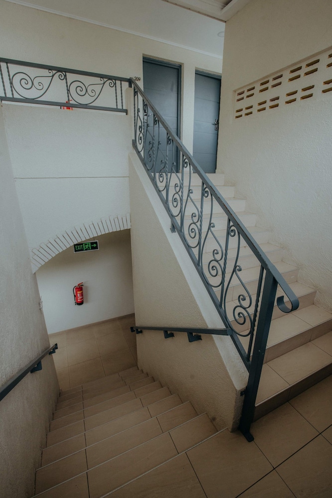 Curacao Airport Hotel 30/50
