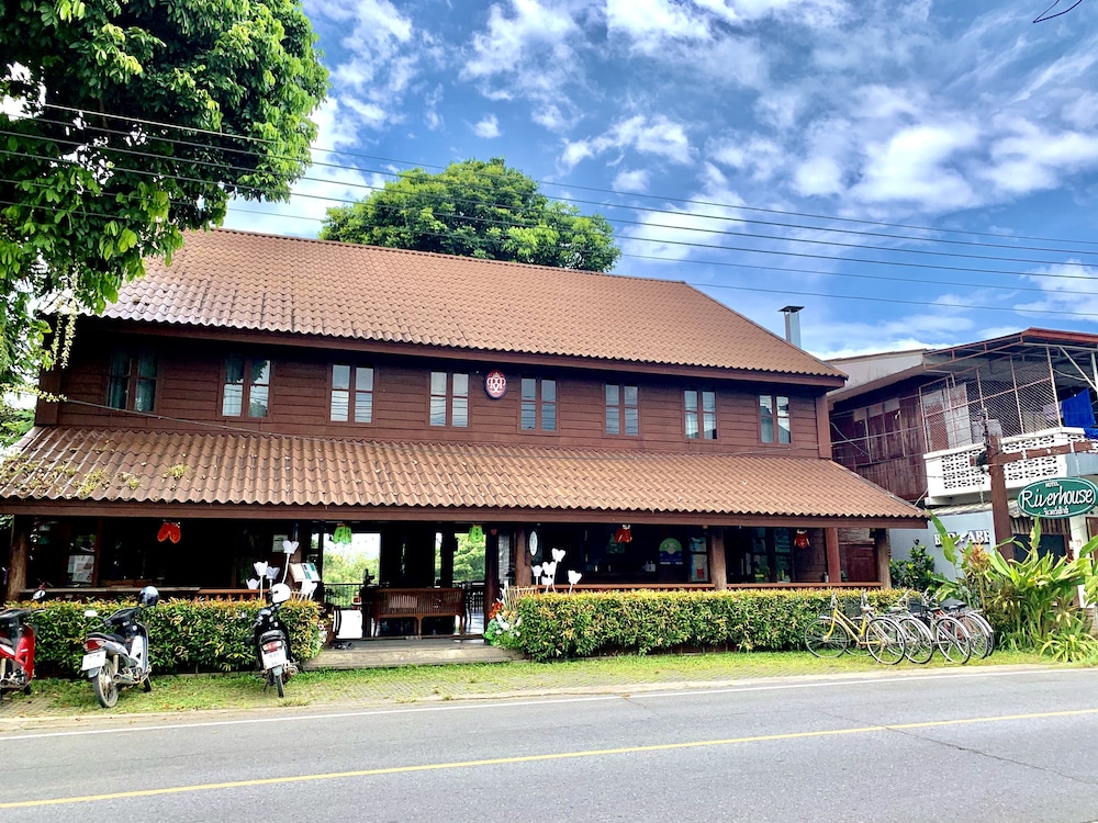 RIVERHOUSE HOTEL 4/71
