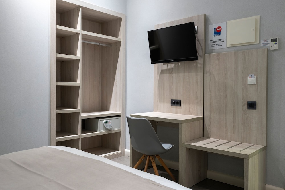 Hostal Plaza Goya Bcn 28/32