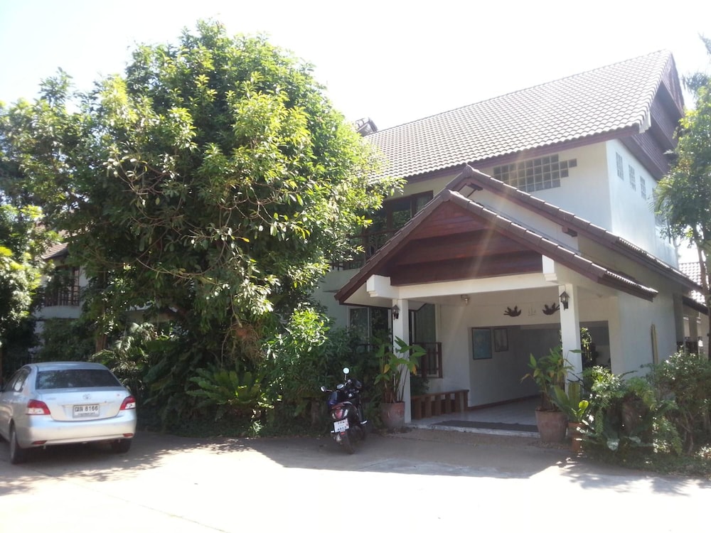 Thongpaeka Hotel 3/50