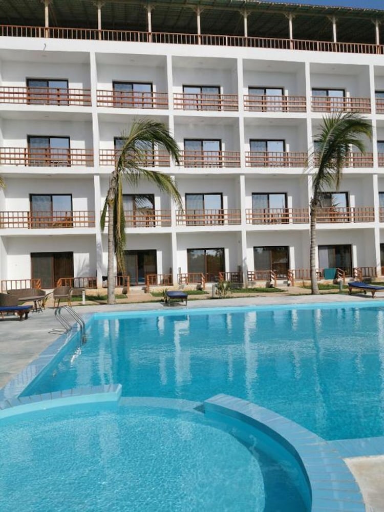 Malika Nungwi Hotel 8/41