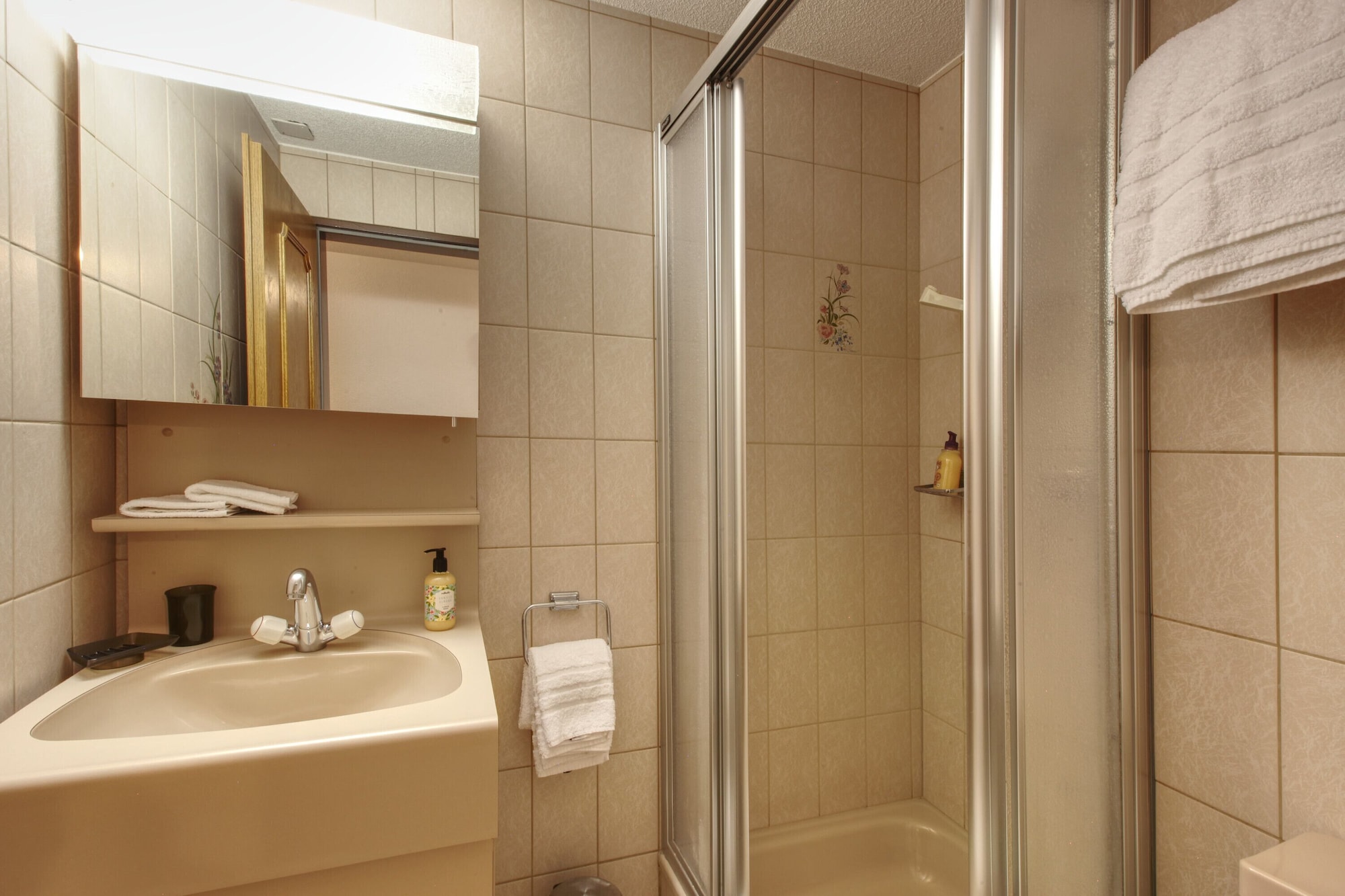 3 BEDROOMS, APARTMENT