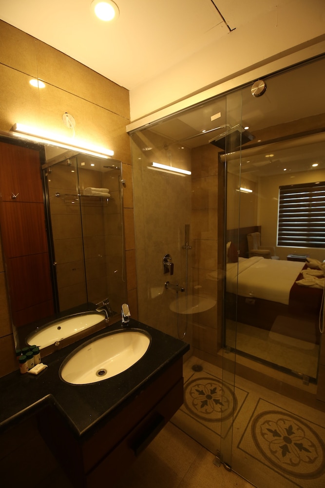 Holy River Hotel 44/47