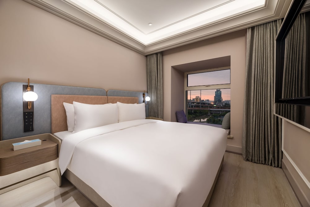 Mercure Shanghai Jinqiao 9/48