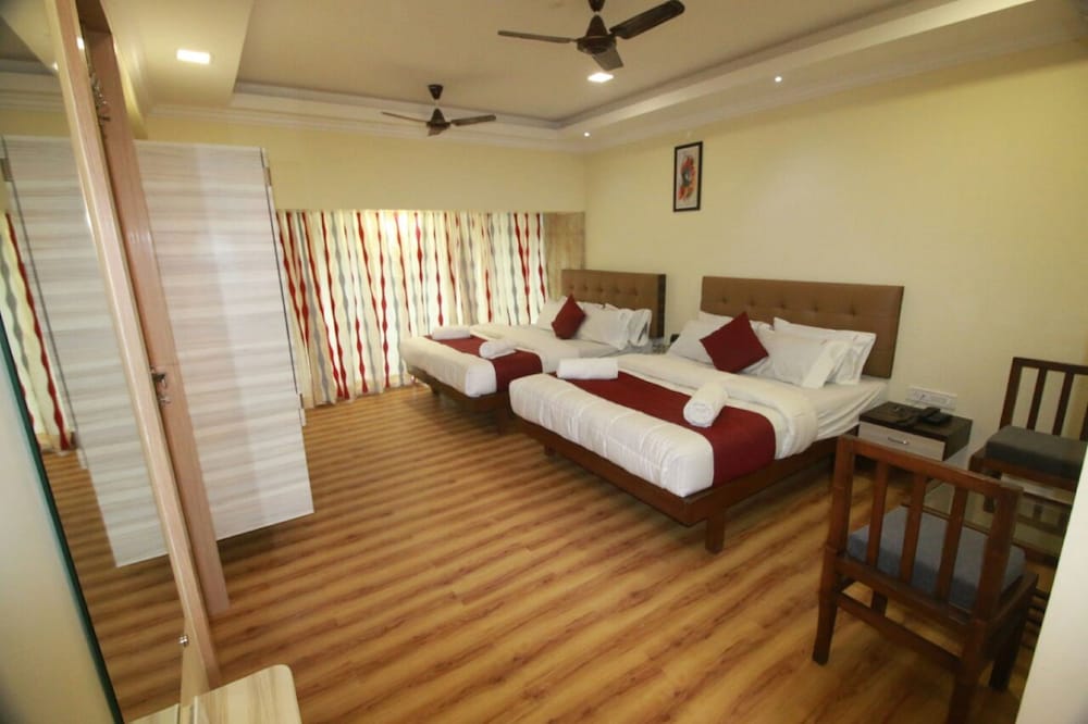 BASIC, SUITE, 2 DOUBLE BEDS