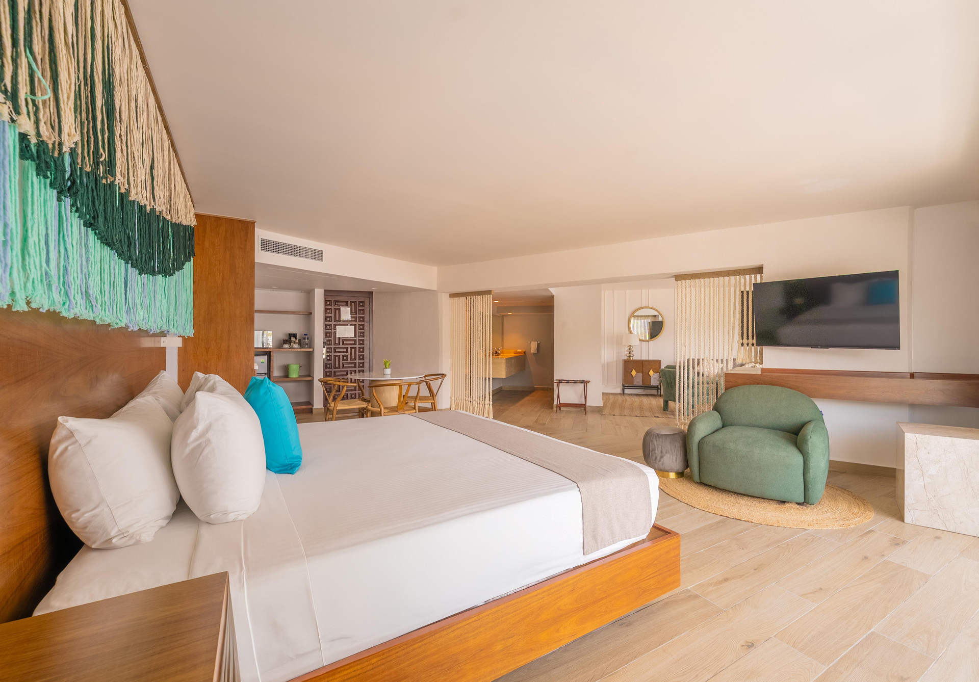 Suite, Partial Sea View