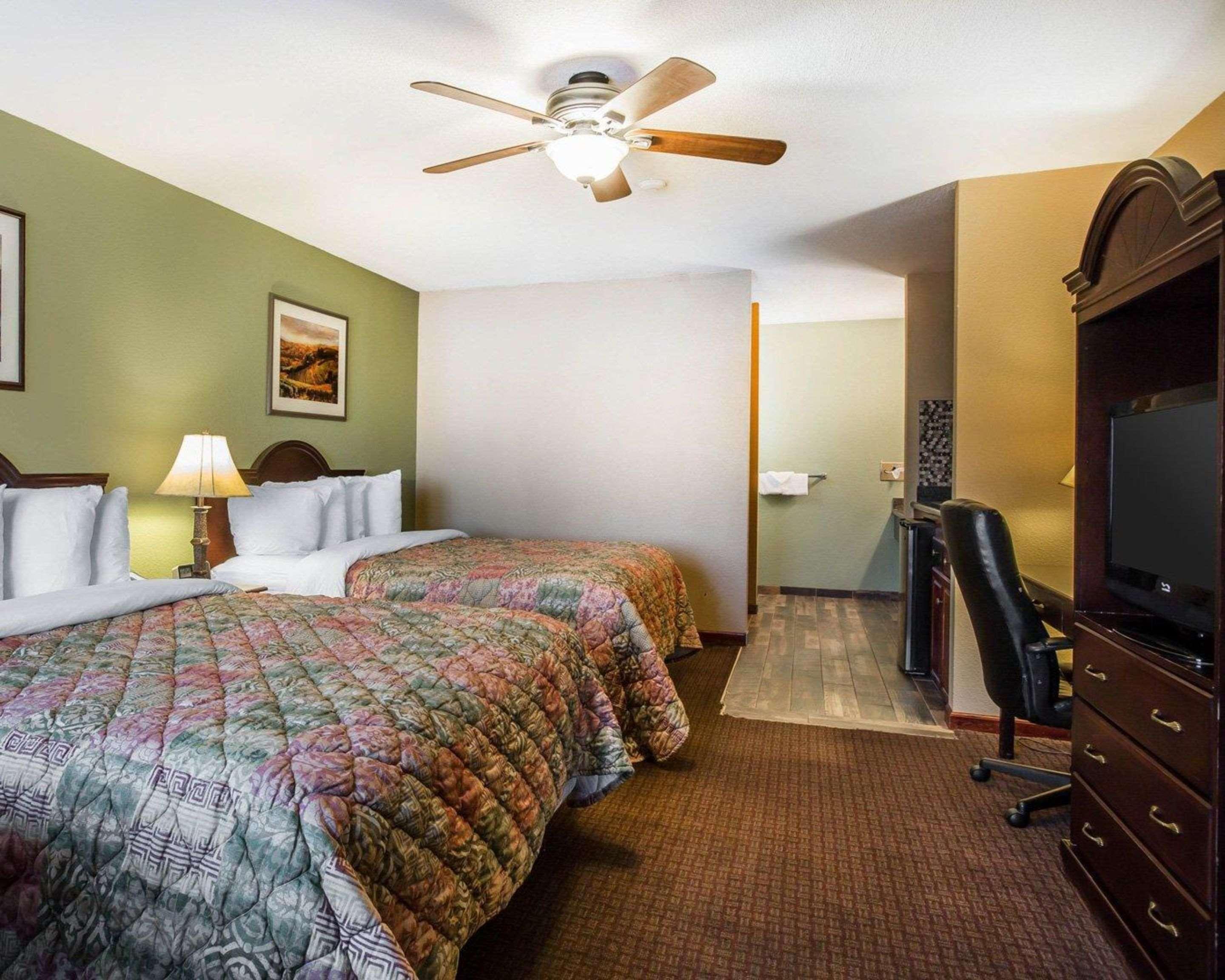 Efficiency, 2 Queen Beds