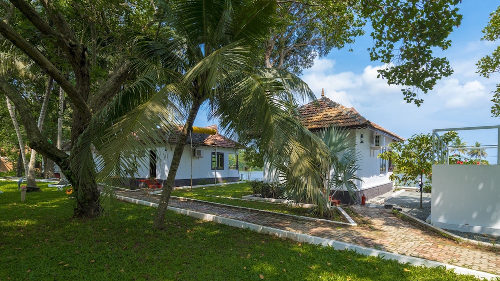 Lake Haven Island Resorts 28/34