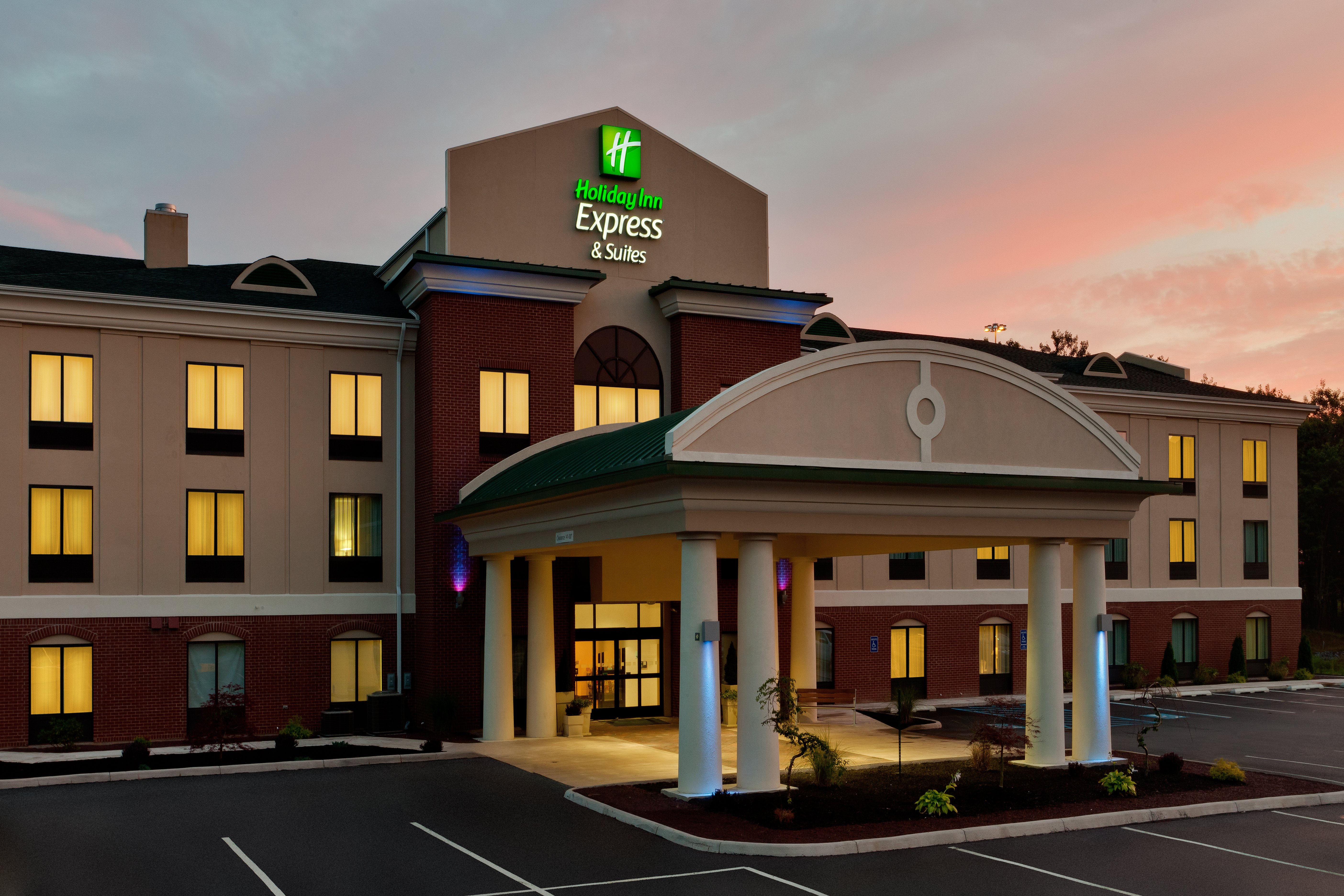 Holiday Inn Express Hotel Suites White Haven Lake Harmony 4/25