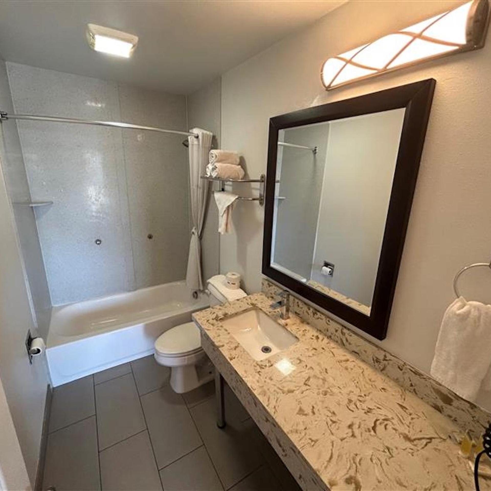 غرفة بسرير كينج لغير المدخنين، Motel6 Yuba City, CA 7/8
