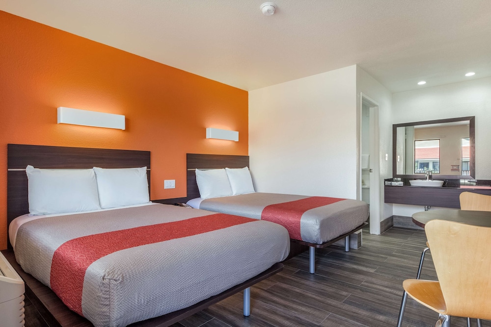 Motel6 Fremont, CA - South 23/57
